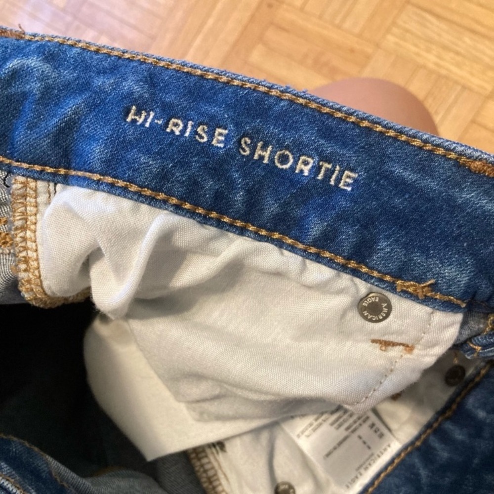 American Eagle Hi-Rise Shortie denim shorts size 8 - Picture 4 of 4